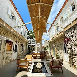 https://met-hotel-alacati.aegeanhotels.net